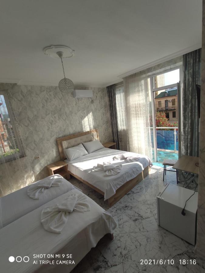 Hotel Vaxx Батуми Экстерьер фото