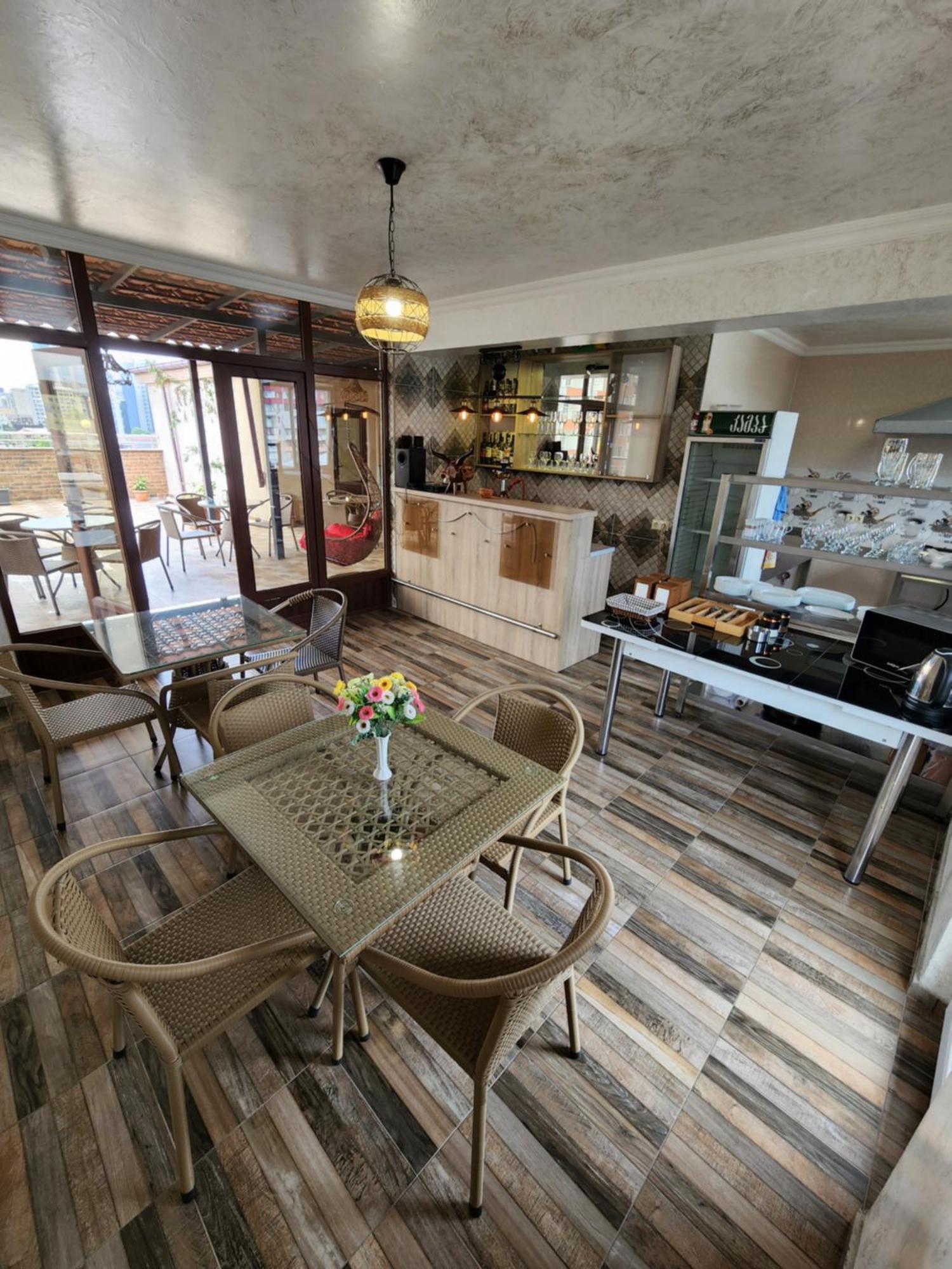 Hotel Vaxx Батуми Экстерьер фото
